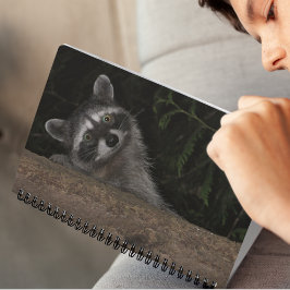 Caderno Espiral Raccoon Peeking da Foto da Natureza de Atrás da Ár
