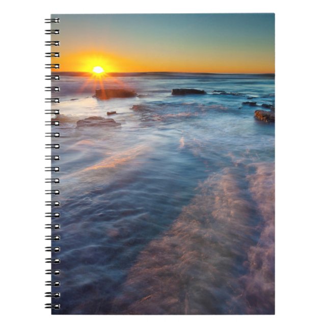 Caderno Espiral Raios do Sol iluminam o Oceano Pacífico (Frente)