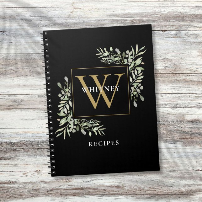 Caderno Espiral Receita de Monograma Preto Dourado Elegante com Fo (Elegant Gold Black Monogram Greenery Recipe Notebook)