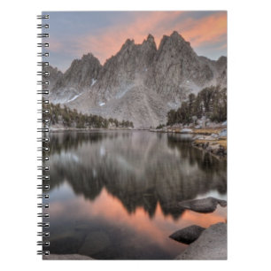 Caderno Espiral Reflexões dos pináculos de Kearsarge da noite