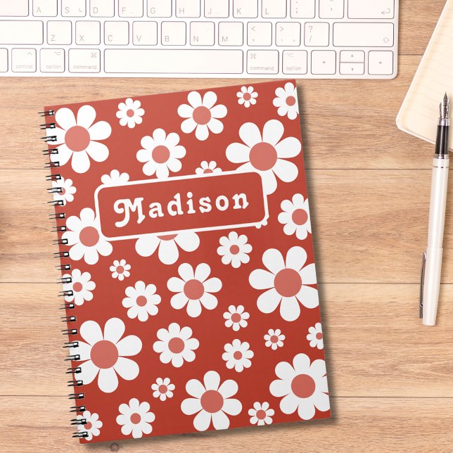 Caderno Espiral Retro Floral Personalizado (Retro 70s groovy daisy pattern custom name orange notebook)