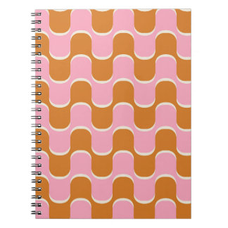 Caderno Espiral Retroativo 70s: Padrão de onda rosa-Dourado.