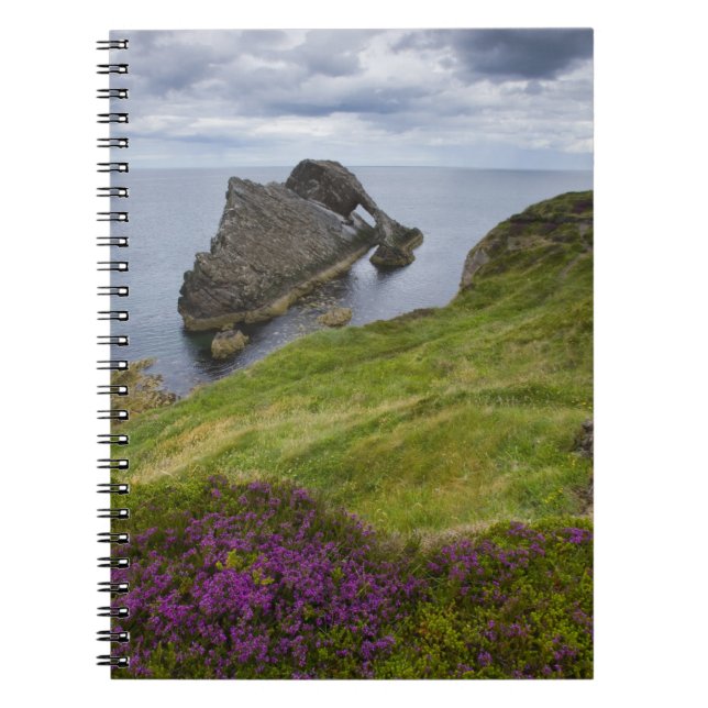 Caderno Espiral Rocha do violino do arco, Portknockie, Scotland (Frente)