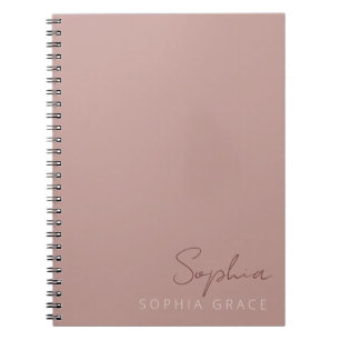 Caderno Espiral Rosa de Dusty de Script Manuscrito Moderno Persona