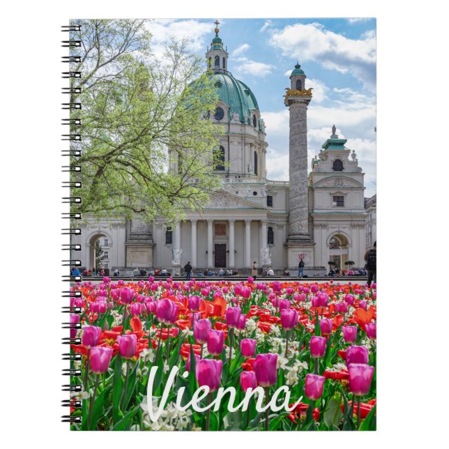 Caderno Espiral Rua. Charles Church em primavera em Viena, Áustria (Frente)