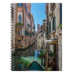 Caderno Espiral Rua estreita com canal em Veneza