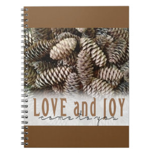 Caderno Espiral Rustic Holiday Love and Joy Pine Cone