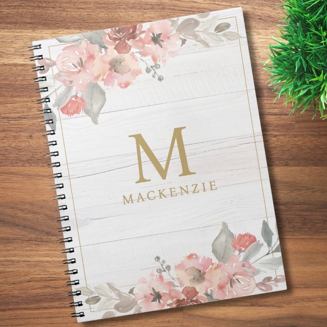 Caderno Espiral Rustic Wood Pink Floral Watercolor Monogram (Criador carregado)