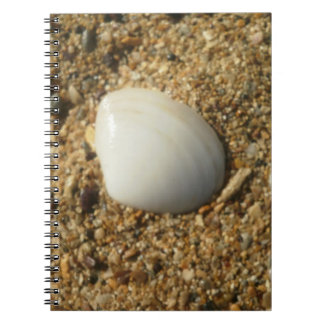 Caderno Espiral Seashell na areia