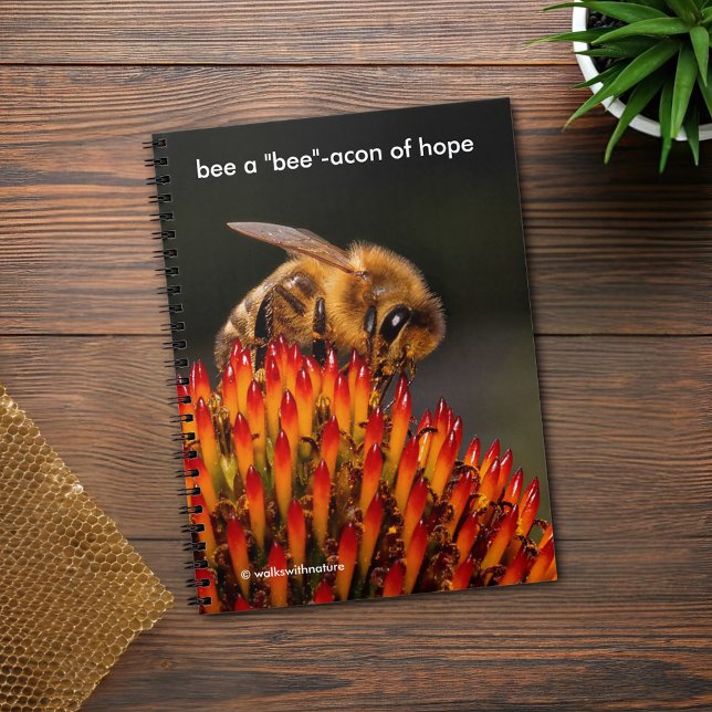 Caderno Espiral Seja um "Bee" acon Beacon da Abelha Esperança em E (Honeybee on the Echinacea Journal Cover Photo)