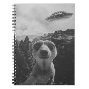 Caderno Espiral Selfie de Suricata em uma Paisagem Montanhosa Surr
