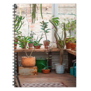 Caderno Espiral Selva urbana. Jardim com plantas, flores.