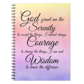 Caderno Espiral Serenity Prayer em um notebook multicolorido