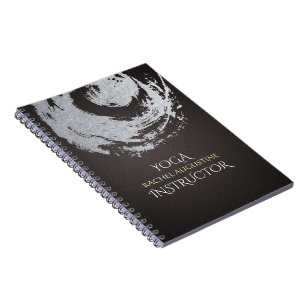 Caderno Espiral Símbolo do instrutor de meditação Yoga Black Silve