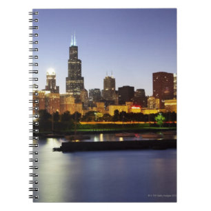 Caderno Espiral Skyline de Chicago do centro no crepúsculo