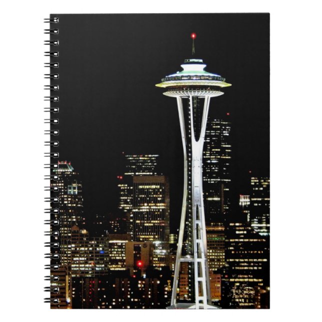 Caderno Espiral Skyline de Seattle na noite, com agulha do espaço (Frente)