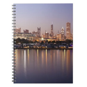 Caderno Espiral Skyline dos EUA, Illinois, Chicago no crepúsculo