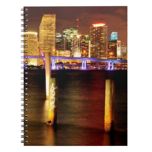 Caderno Espiral Skyline na noite, Florida de Miami (Frente)
