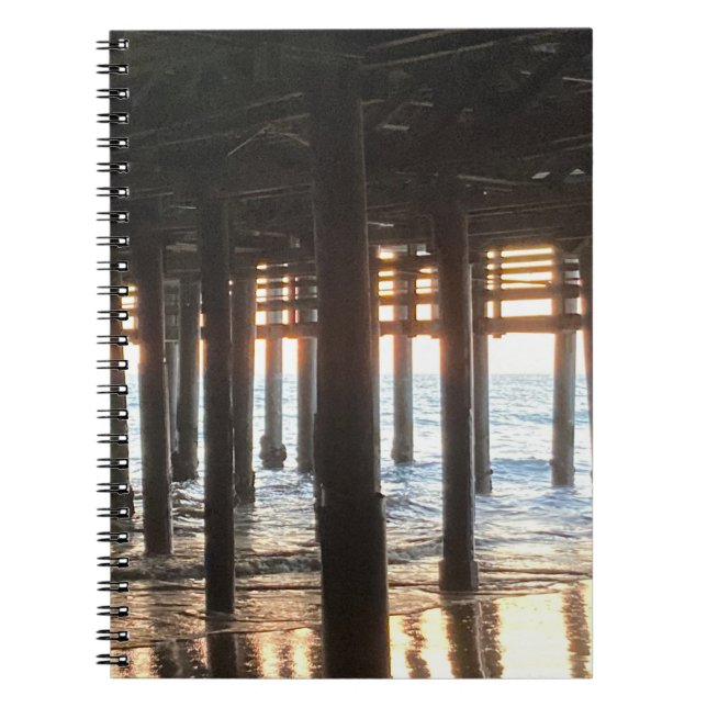 Caderno Espiral Sob o notebook de pier (Frente)