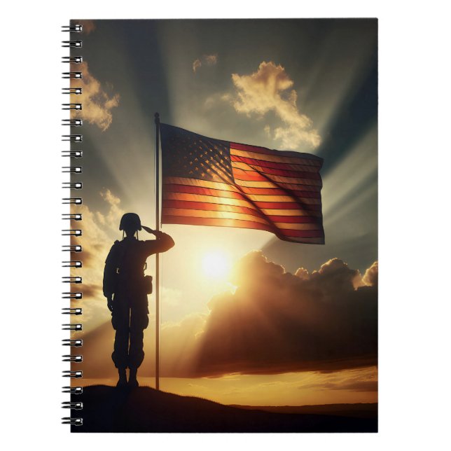 Caderno Espiral Soldado Americano Apreciando A Bandeira (Frente)