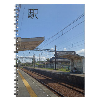 Caderno Espiral Solidão do Meio-Dia: Uma estação ferroviária local