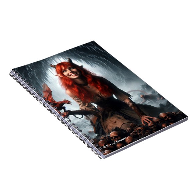 Caderno Espiral Spiral notebook: smiling demoness (Lado Direito)