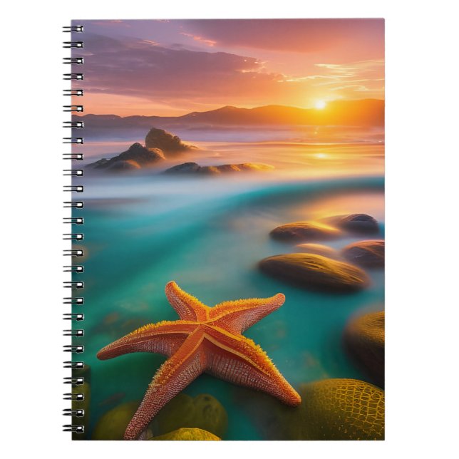 Caderno Espiral Starfish na praia no Dawn (Frente)