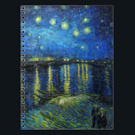 Caderno Espiral Starry Night Over the Rhone por Vincent Van Gogh<br><div class="desc">Starry Night Over the Rhone,  por Vincent Van Gogh. Esta é uma antiga obra-prima do pintor mestre holandês Vincent Van Gogh. Esta pintura fina tem uma cor bela,  vibrante e saturada. Vincent Van Gogh era um pintor impressionista holandês. Esta pintura foi pintada nas margens de Rhone,  na França.</div>