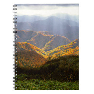 Caderno Espiral Sun Rays Sobre Montanhas Shirakami-Sanchi