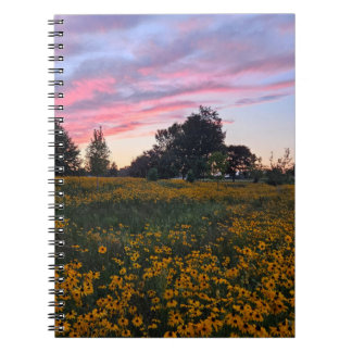 Caderno Espiral Sunset sobre Suspensões de Olhos Negros