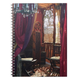 Caderno Espiral Teatro cigano com Chandelier te dá as boas vindas!