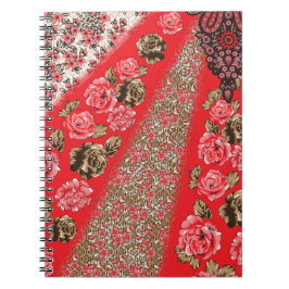 Caderno Espiral Tecido vermelho vibrante com intrincado floral e