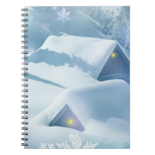 Caderno Espiral Telhado coberto de neve em uma floresta