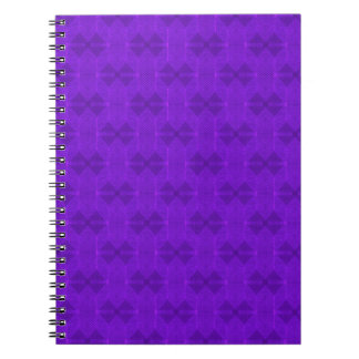 Caderno Espiral Textura geométrica roxa brilhante.