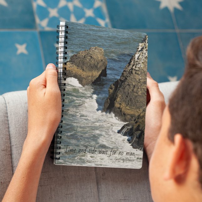 Caderno Espiral Time and Tide Chaucer Cote Rocky Coastline (In Situ)