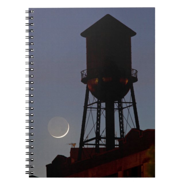 Caderno Espiral Torre de Água no Telhado | Lua Crescente Nova Jers (Frente)
