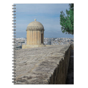 Caderno Espiral Torre de arma nas antigas muralhas da cidade de La