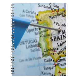 Caderno Espiral Trace o pino colocado em Madrid, espanha no mapa,