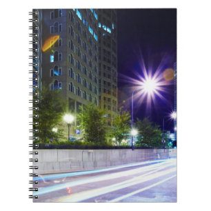 Caderno Espiral Tráfego borrado na noite
