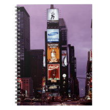 Tráfego na Praça do New York Times à noite