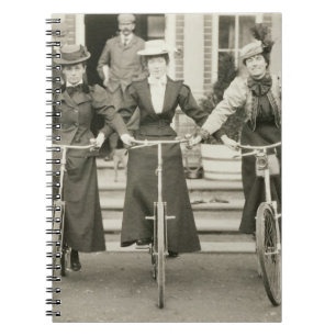 Caderno Espiral Três mulheres em bicicletas, 1900s adiantados