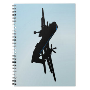 Caderno Espiral Um avião turbopropulsor Q400 em aproximação a terr