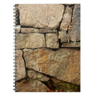 Caderno Espiral Um muro de pedra feito de paralelepípedos textu de