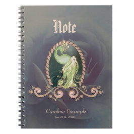 Caderno Espiral Um pavão majestoso em ouro e verde