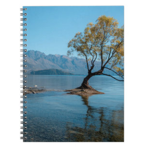Caderno Espiral Uma Árvore em um Lago