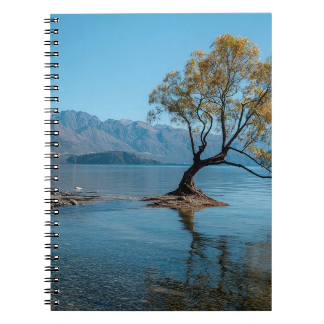 Caderno Espiral Uma Árvore em um Lago (Frente)