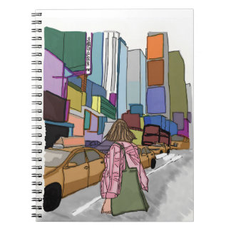 Caderno Espiral Uma mulher caminha por uma rua movimentada da cida