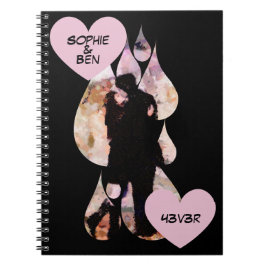 Caderno Espiral Under Umbrella: Romantic Couple Kissing in Rain