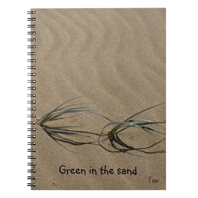 Caderno Espiral verde na areia (Frente)