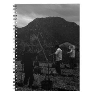 Caderno Espiral Vintage China Guilin, água com estrume líquido